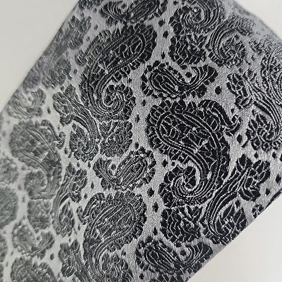 Ninto Silk Necktie, Gray Paisley - Italy - Like New - Picture 3 of 4